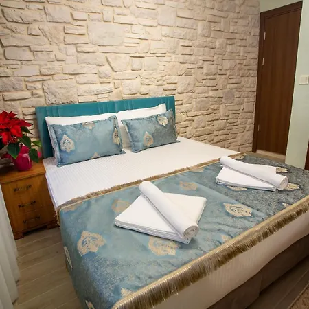 Sayina Hotel